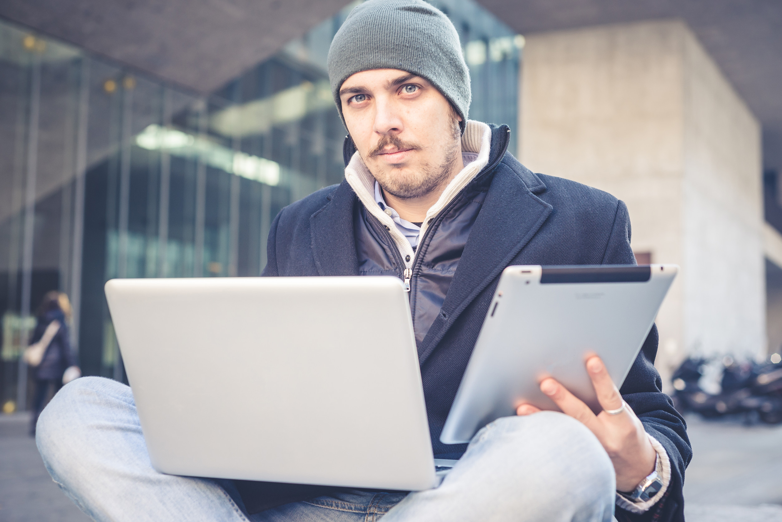men losing money online